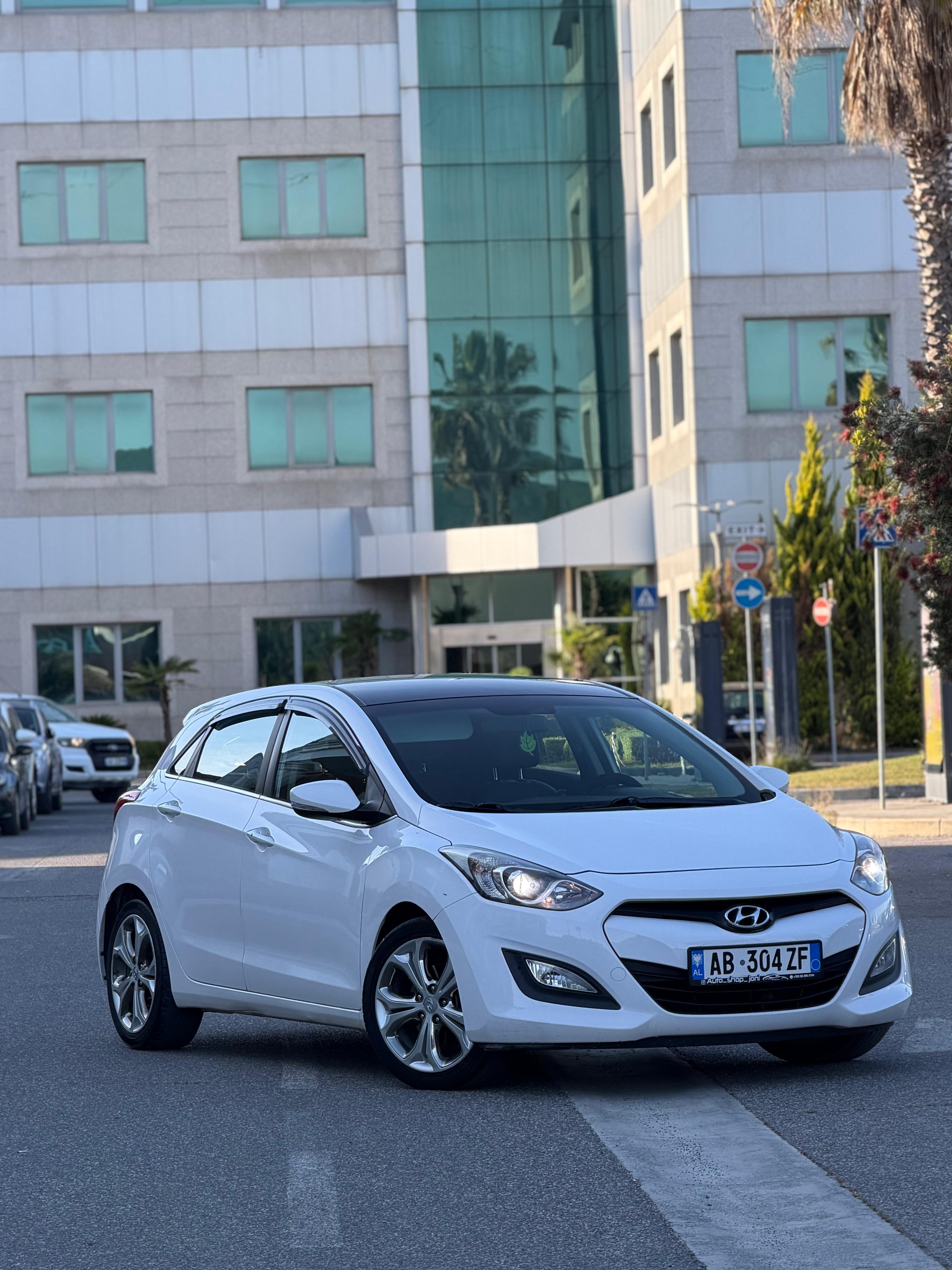 TYUNDAI i30 AB304ZF